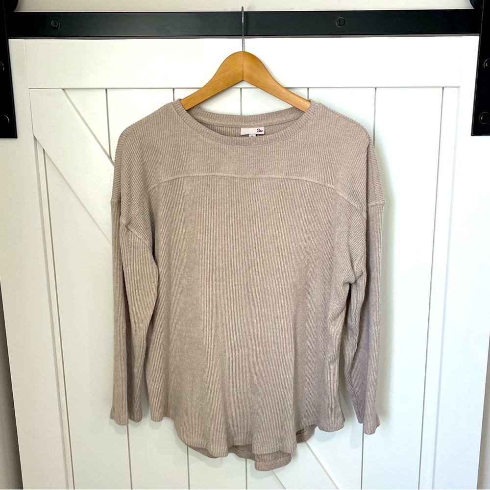 So Tan long sleeve sweater size large